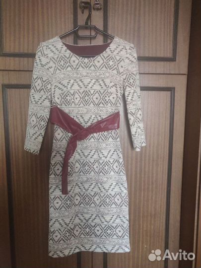 Платье женское светлое с поясом