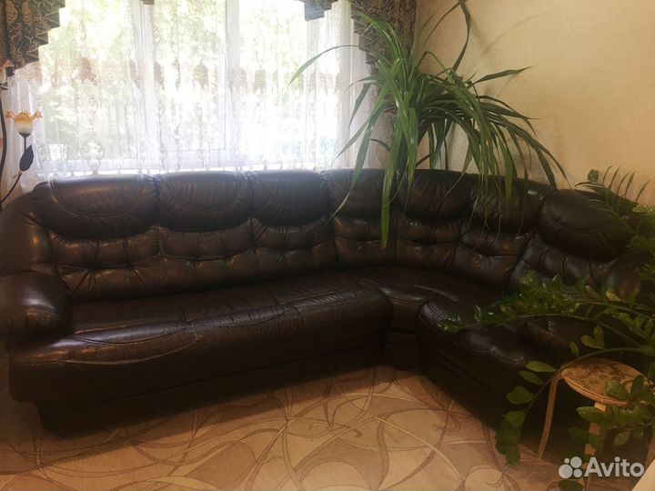 Продам 3-х местный угловой диван