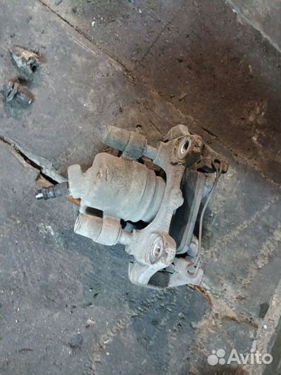 Левый вентилируемый суппорт Renault Logan 2