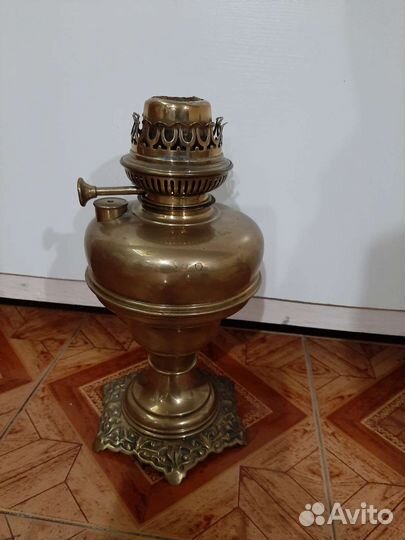 Антикварная керосиновая лампа