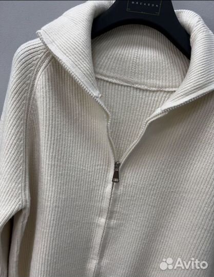 Свитер на молнии