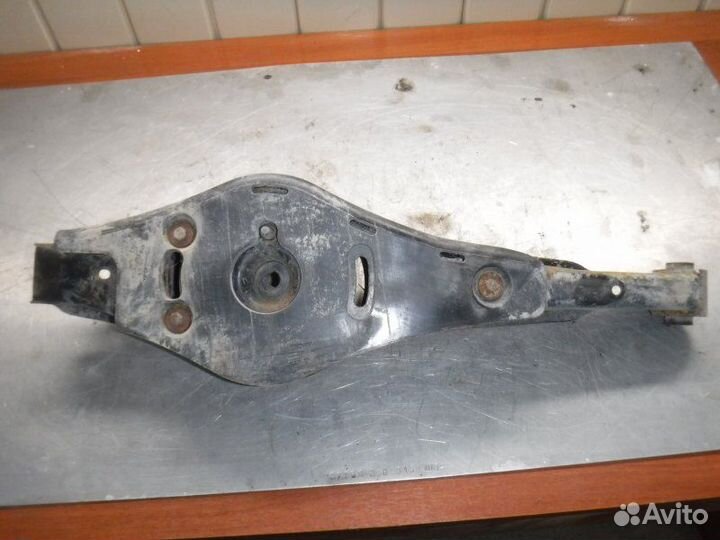 Рычаг поперечный задний правый Volkswagen Golf