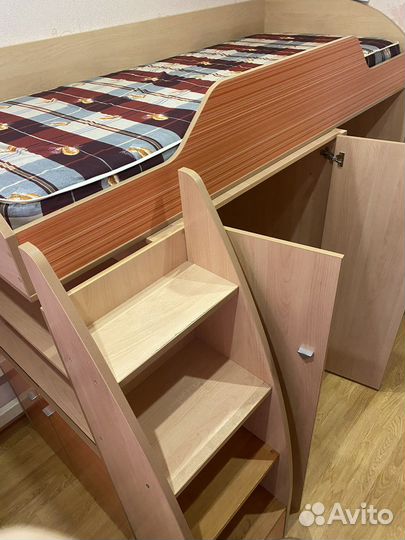 Детская двухярусная кровать