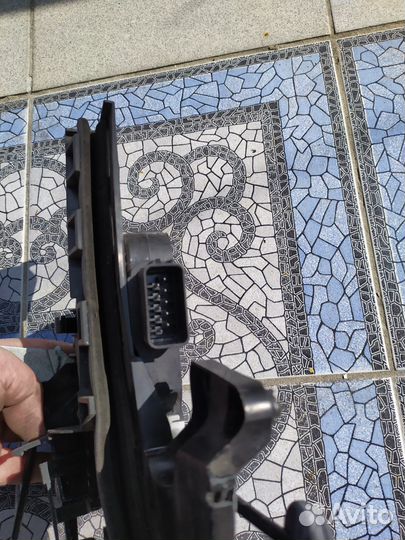 Замок двери задний левый Ford Focus 2