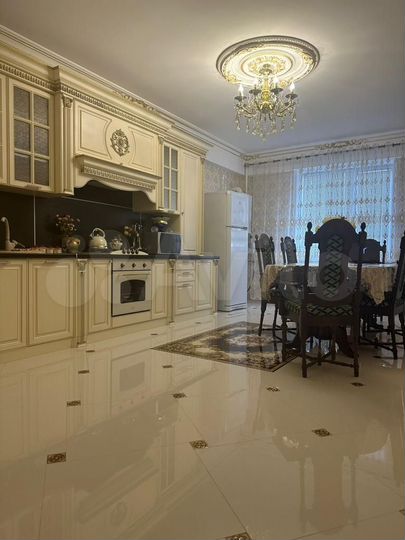 3-к. квартира, 121 м², 4/8 эт.