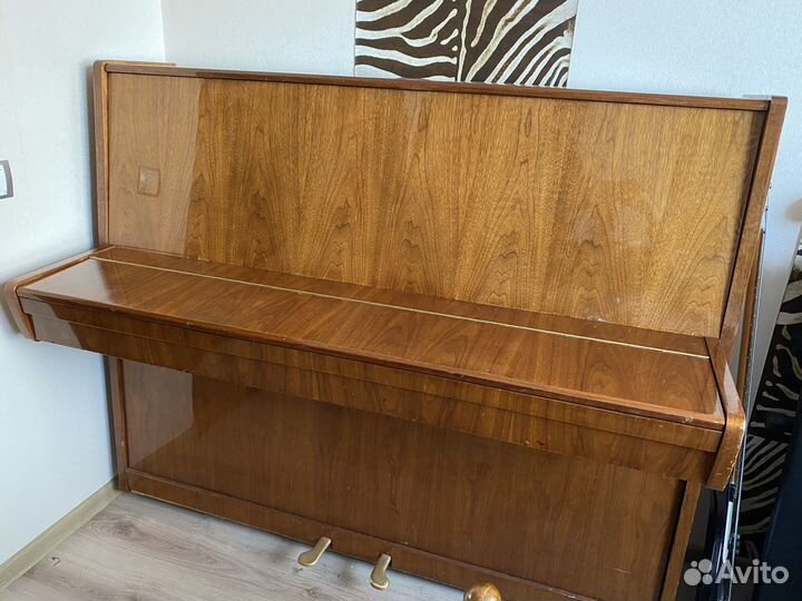 Продается фортепиано(Красный Октябрь), покупалось