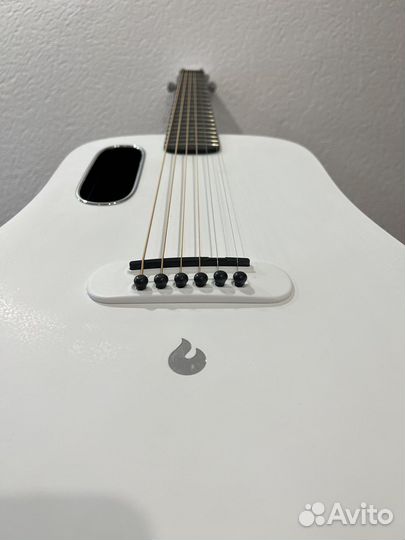 Электроакустическая гитара Blue lava Touch White