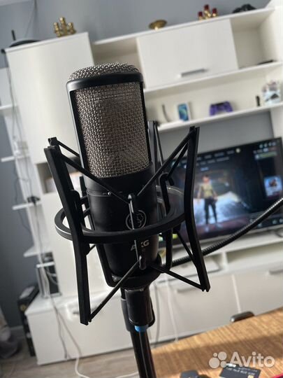Студийный микрофон akg p220