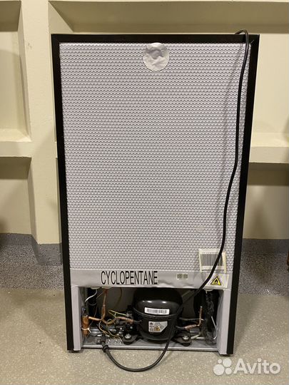 Минихолодильник б/у Shivaki SDR-082W/S/T