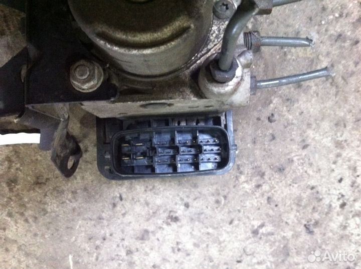 Блок ABS (насос) Тойота Ярис Toyota Yaris