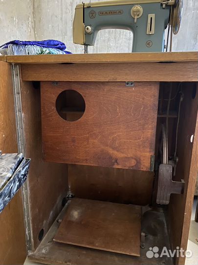 Швейная машина 