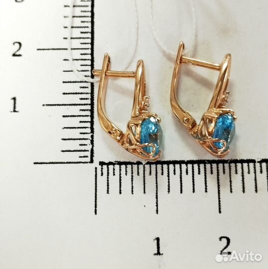 Золотые серьги с камнем