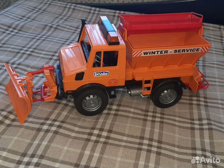 Bruder снегоуборочная машина