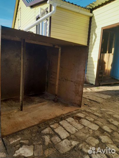 Металлический бак