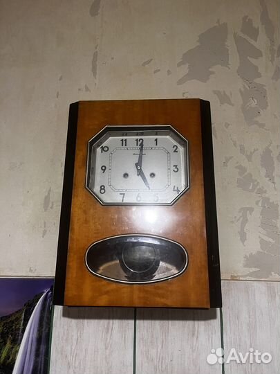 Старинные настенные антикварные часы с боем