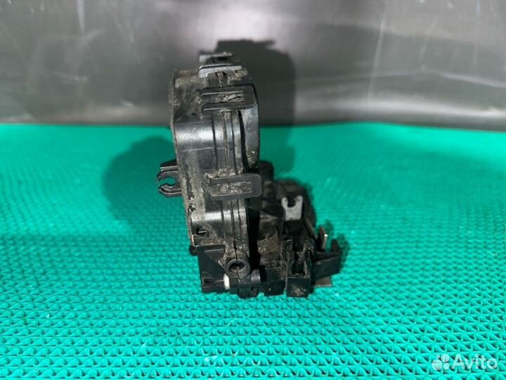 Замок боковой двери задний левый Bmw 3-Series E90