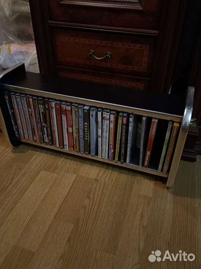 Видеомагнитофон, стойки под аудио и DVD