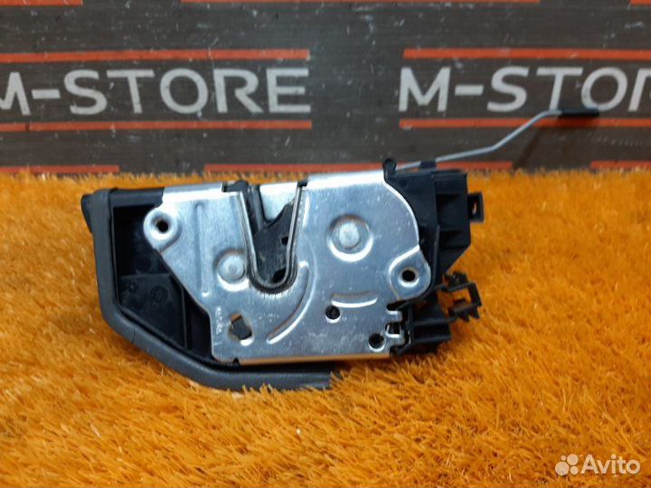 Замок двери задний левый Bmw X5 E70 N55B30A 2012