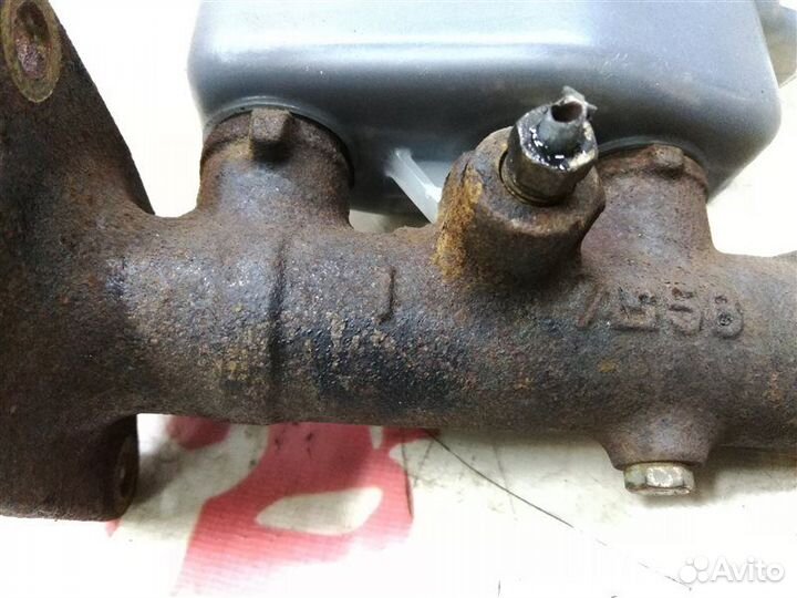 Главный тормозной цилиндр Toyota Previa TCR10L