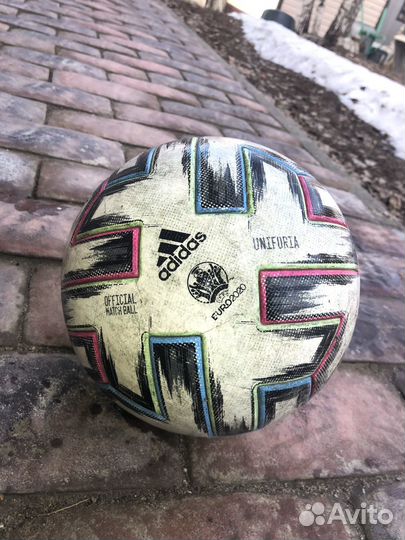 Футбольный мяч adidas евро 2020