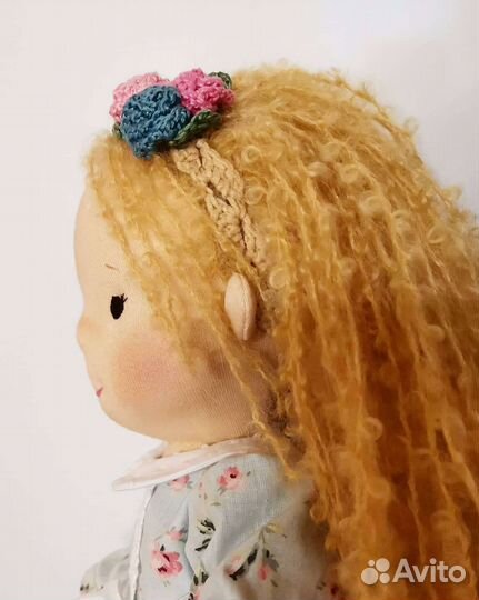 Кукла ручной работы с одеждой