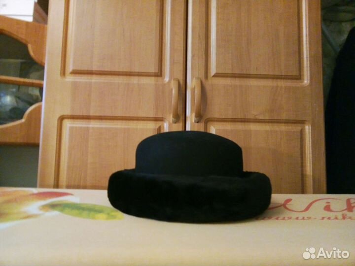 Шляпа женская таблетка с меховой отделкой