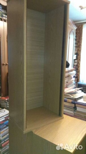 Полки книжные. Навесные со стеклами. 3 полки