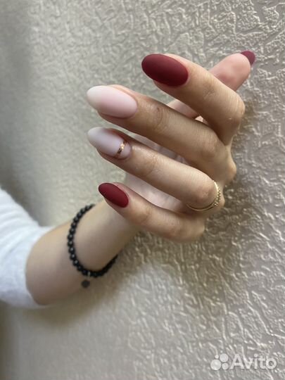 Модель на маникюр