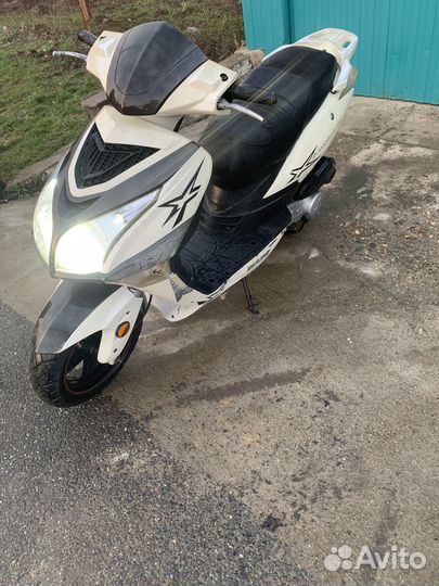 Скутер 180 кубовый