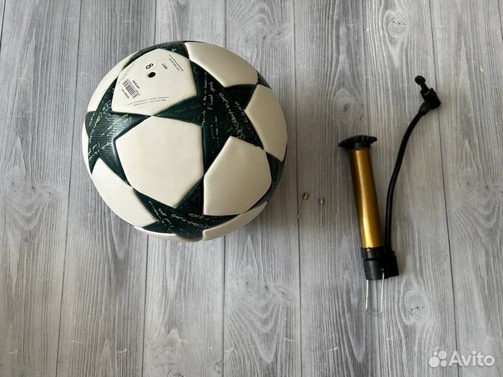 Футбольный мяч