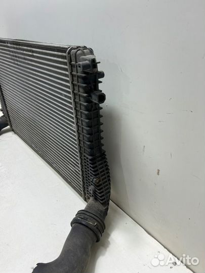 Радиатор охлаждения двигателя передний Volkswagen