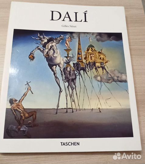 Дали. Книга с иллюстрациями на английском языке