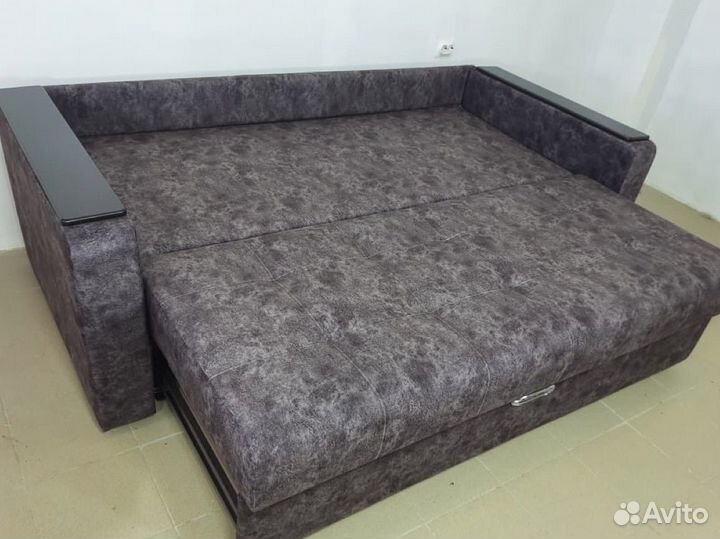 Диван на металлокаркасе