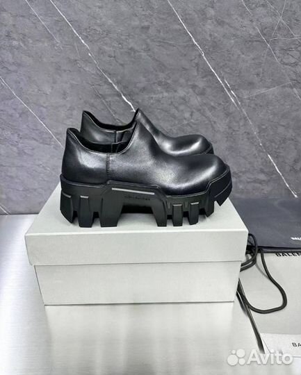 Balenciaga bulldozer low