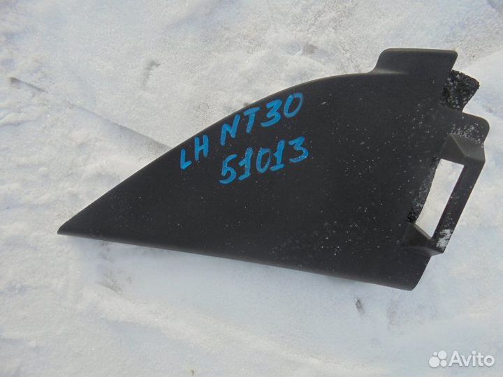 Уголок двери левый Nissan Xtrail NT30 QR20DE