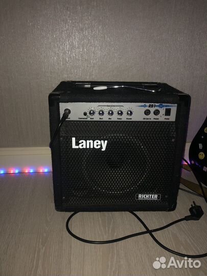 Басовый комбоусилитель