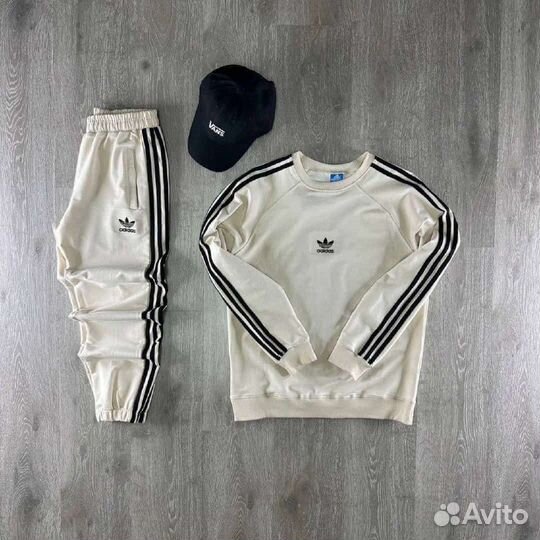 Спортивный костюм adidas