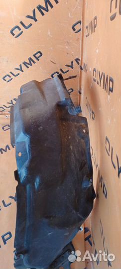 Подкрылок передний правый Toyota Vanguard ACA33