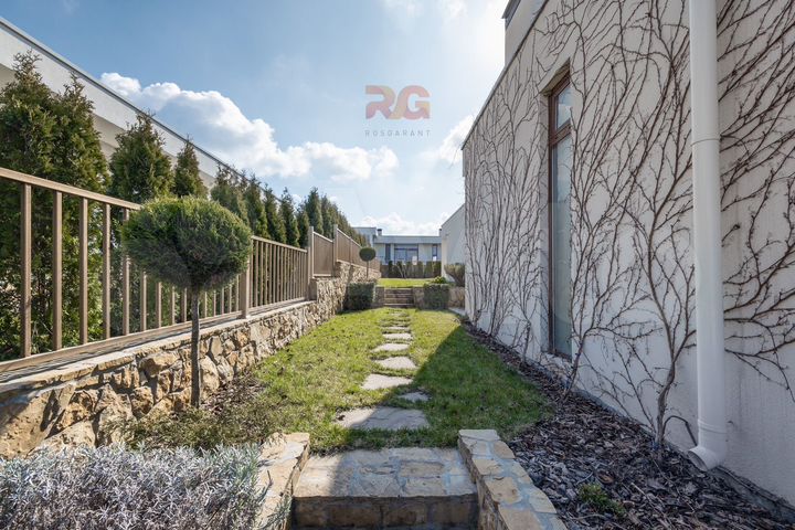 Коттедж 189,8 м² на участке 9,1 сот.