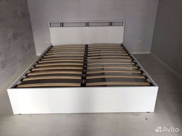 Кровать двуспальная