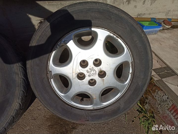 Летняя резина на литых дисках Peugeot (2 штуки)