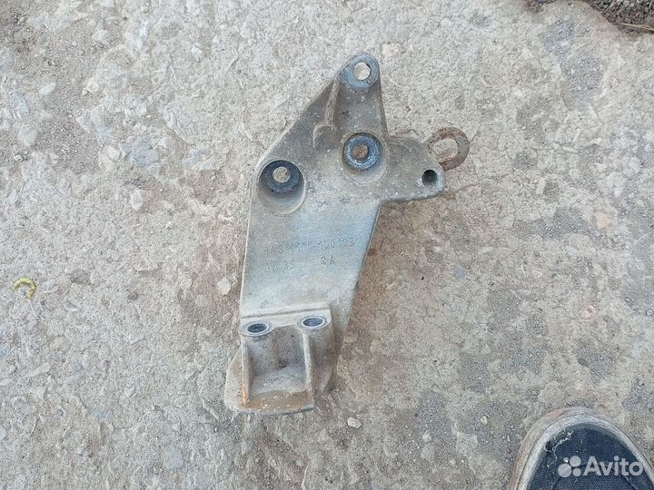 Кронштейн двигателя левый LADA Granta