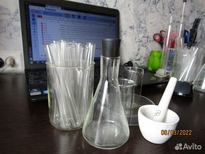 Лабораторная посуда для медика, химика для работы