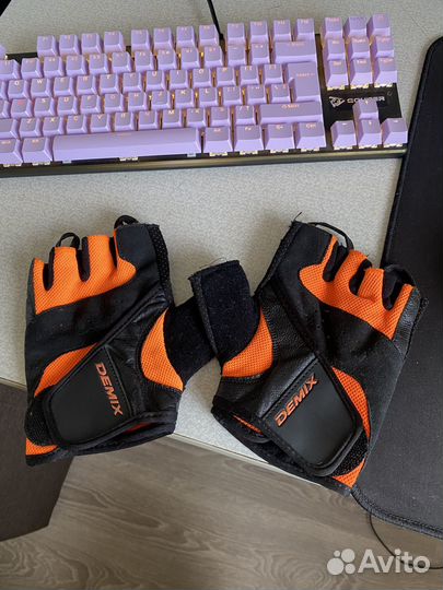 Спортивные перчатки