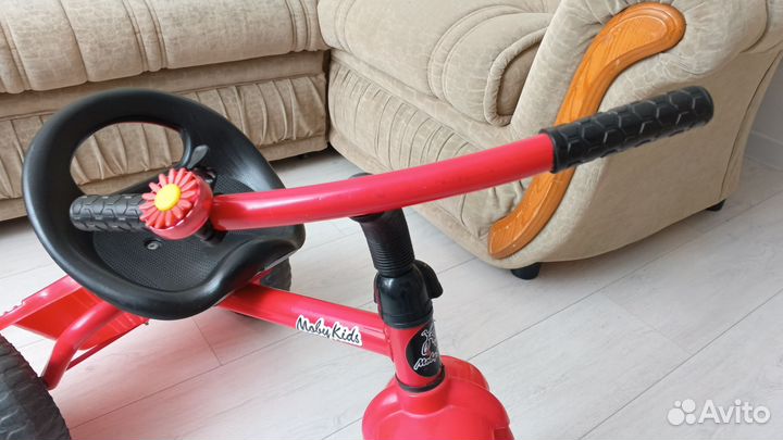 Велосипед трёхколёсный