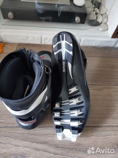 Лыжные ботинки Atomic Skate 44 2/3 SNS Pilot