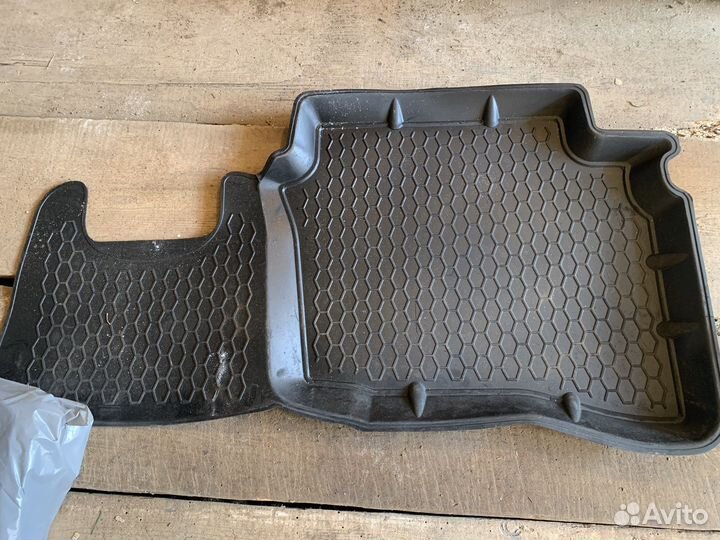 Автомобильные коврики резиновые