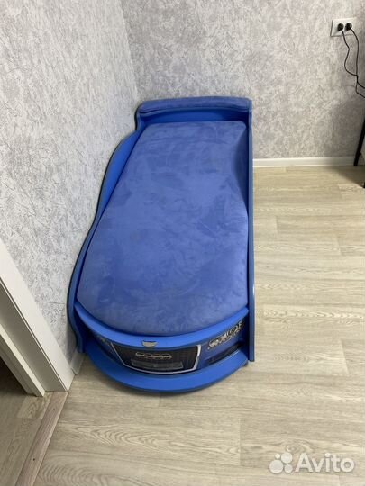 Детская кровать машинка с подьемным механизмом