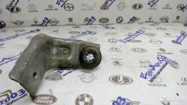 Кронштейн радиатора левый верхний Renault Sandero