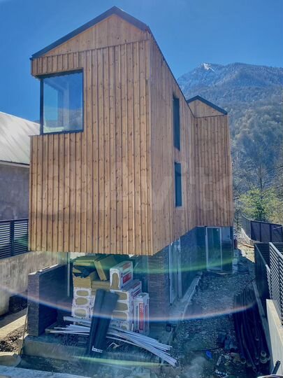 Дом 389 м² на участке 6,5 сот.